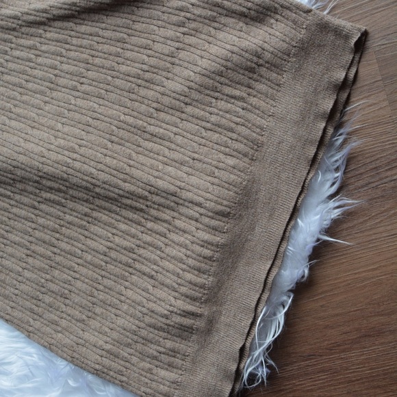 Sweater - Picture 4 of 6